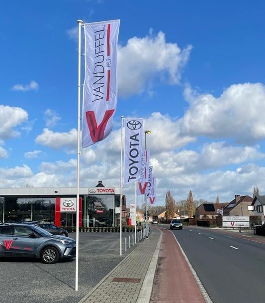 Gepersonaliseerde vlaggen voor masten met zwenkarm